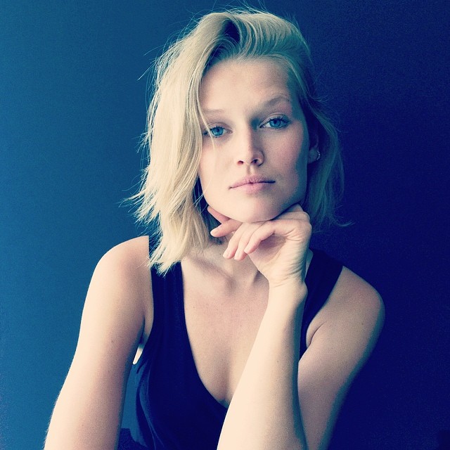 Toni Garrn is feeling blue in recent selfie