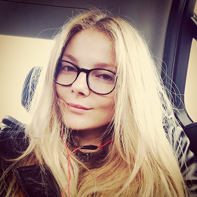 Eniko Mihalik takes a selfie in London
