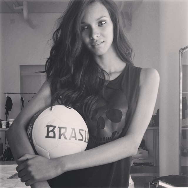 Lais Ribeiro shows Brazilian pride
