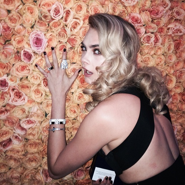 Cara Delevingne does a funny pose