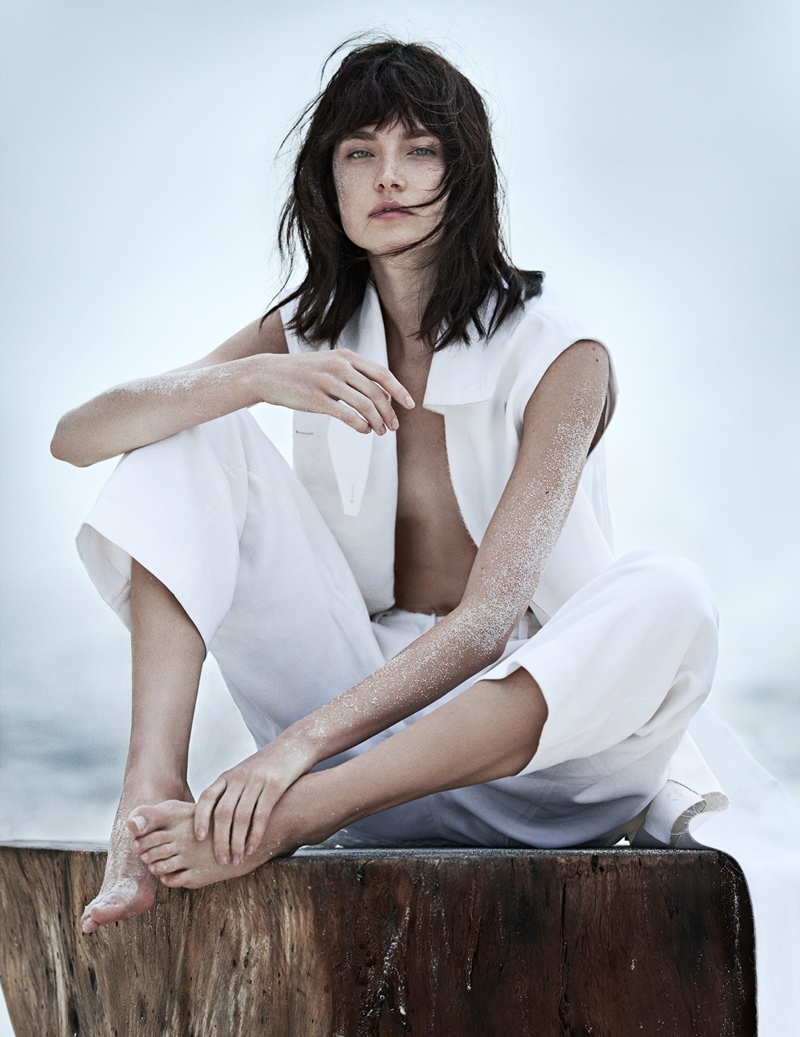 jacquelyn jablonski beach1  Jacquelyn Jablonski Poses for Emma Tempest in Vogue Russia Spread