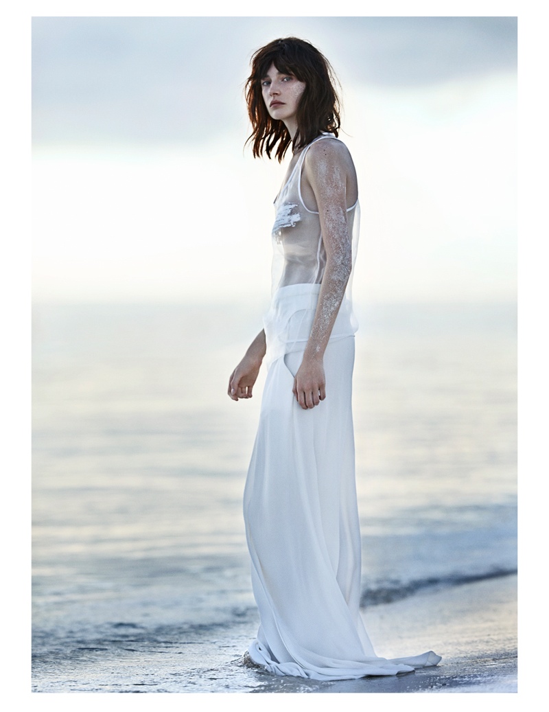 jacquelyn jablonski beach4  Jacquelyn Jablonski Poses for Emma Tempest in Vogue Russia Spread