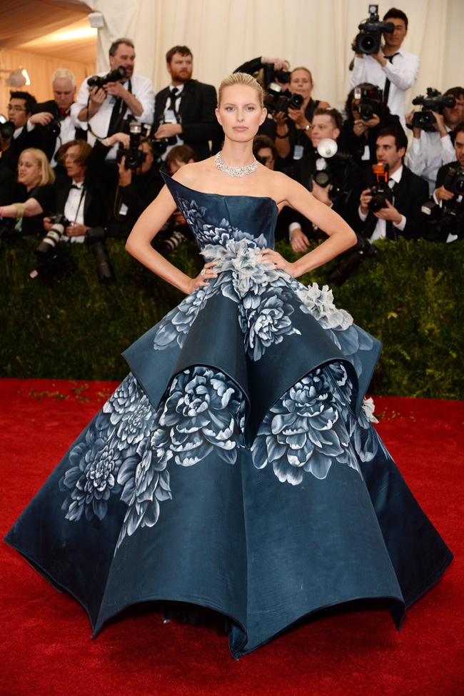 Karolina Kurkova brings the drama in Marchesa gown