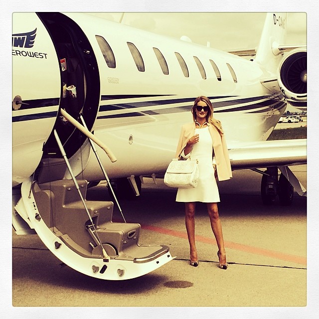 Rosie Huntington-Whiteley flies in style