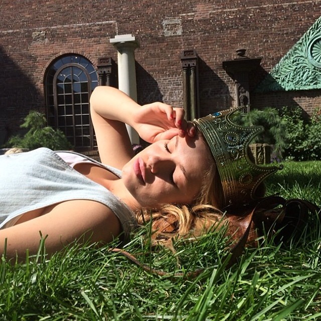 Hailey Clauson lays in the grass with a crown. No biggie!