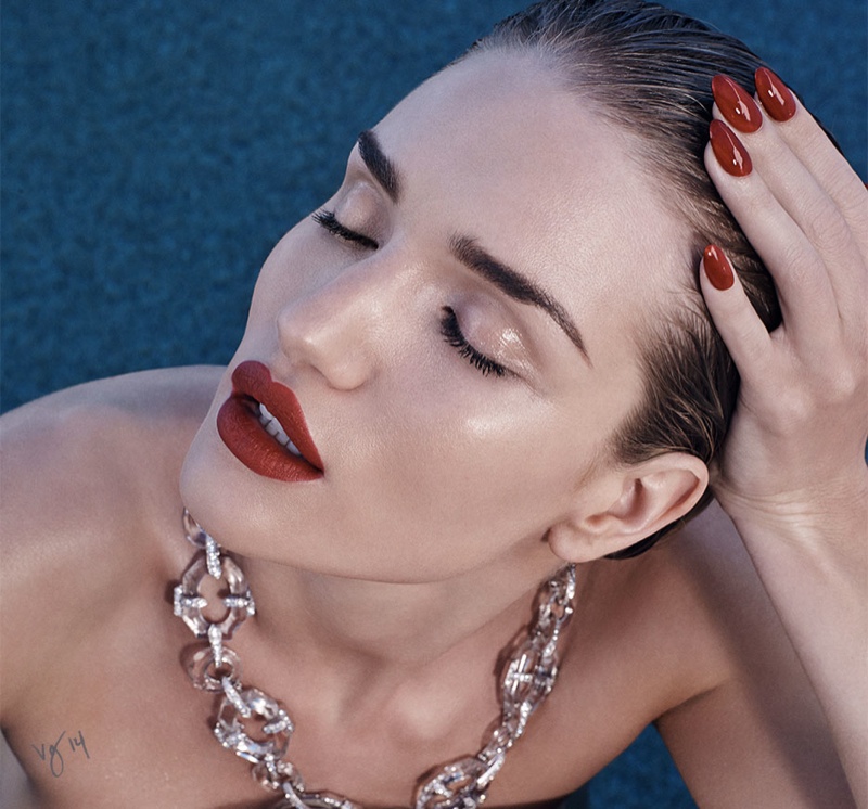 rosie huntington whiteley summer beauty3 Rosie Huntington Whiteley Smolders in Summer Style for Violet Grey Feature