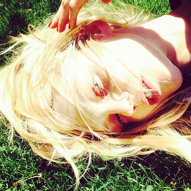 Sasha Pivovarova wished her followers a happy Saturday