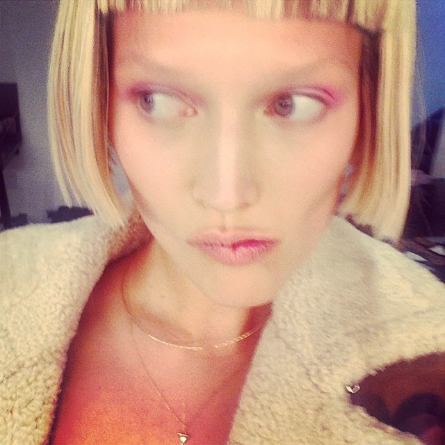 Toni Garrn shows off sheared cut