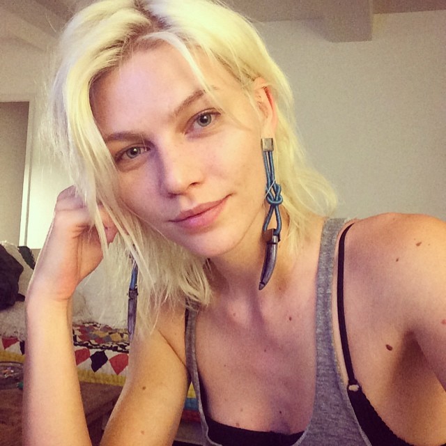 Aline Weber takes a selfie