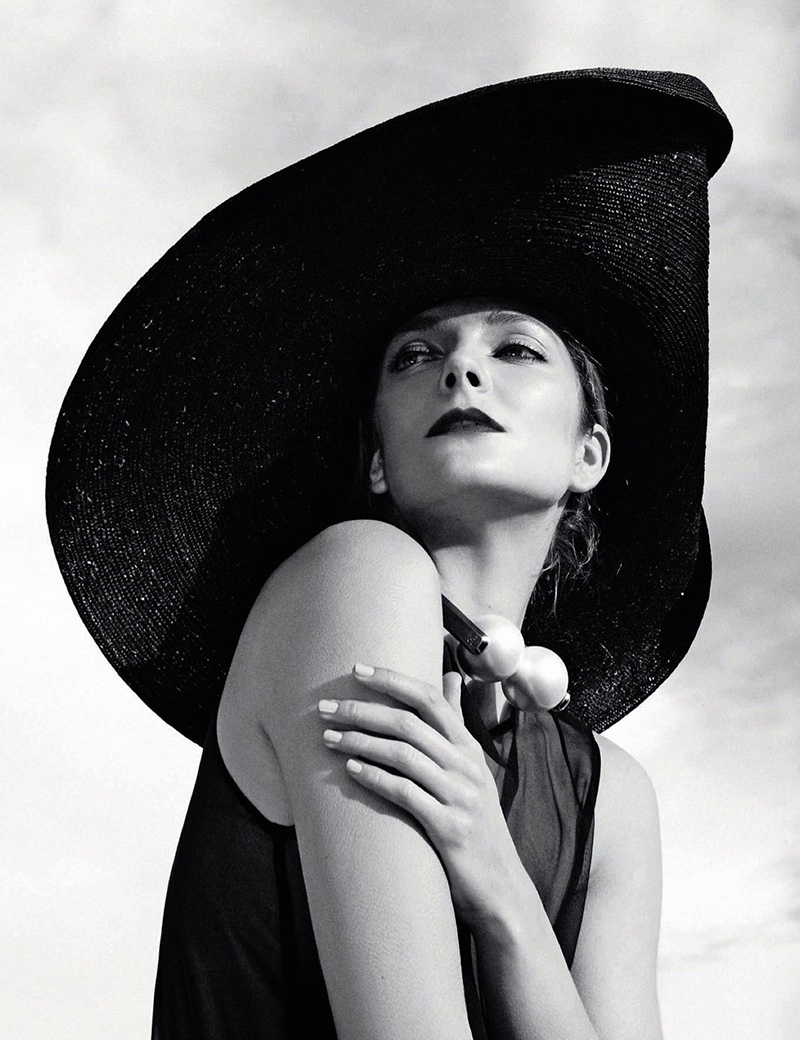 eniko-mihalik-black-white7