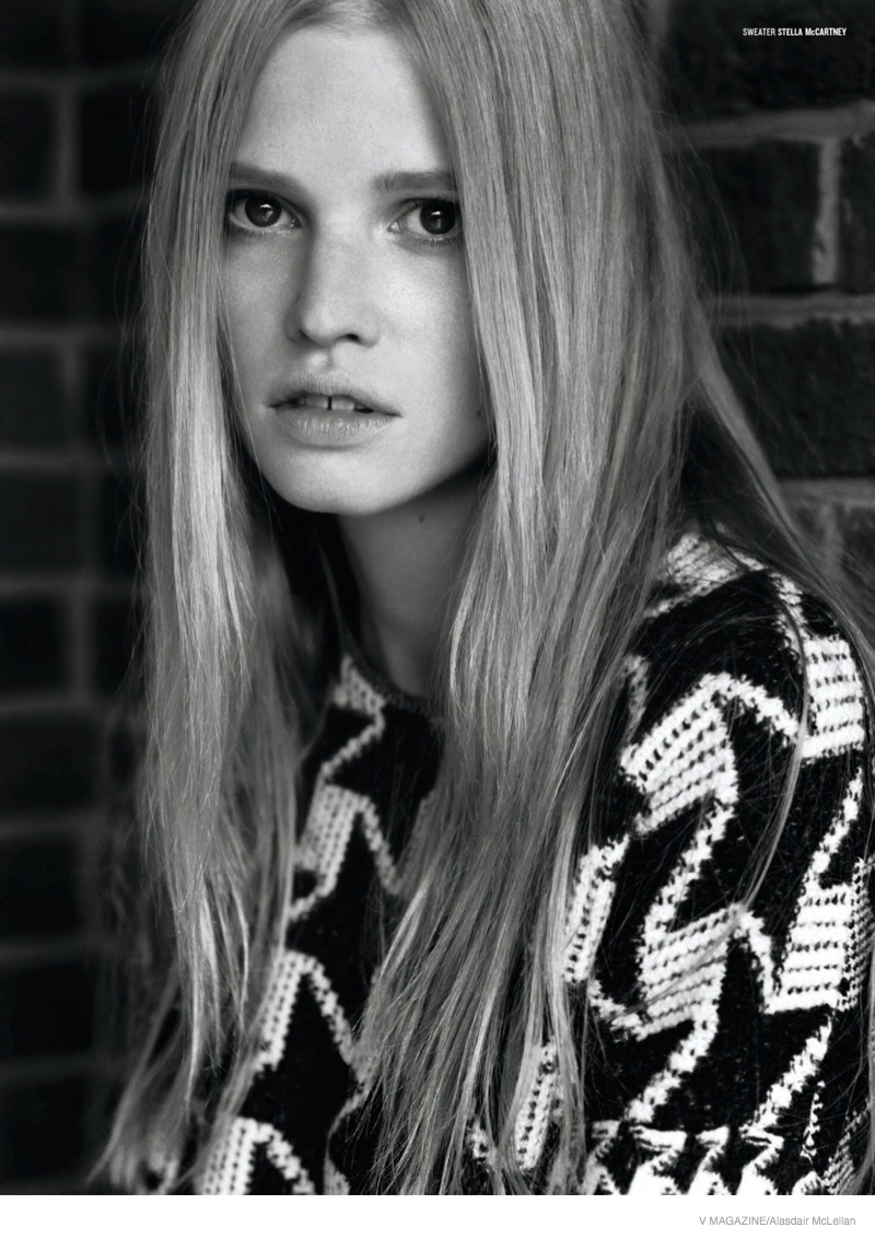 lara-stone-knitwear-looks05