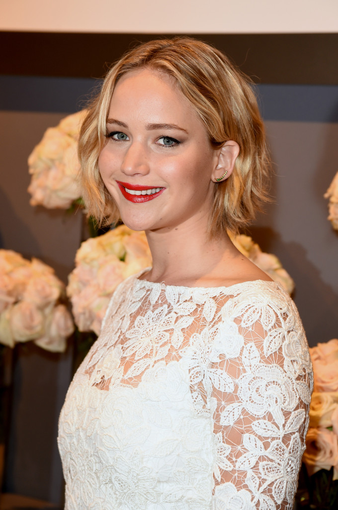 jennifer-lawrence-oscar-de-la-renta-lace-white-dress2