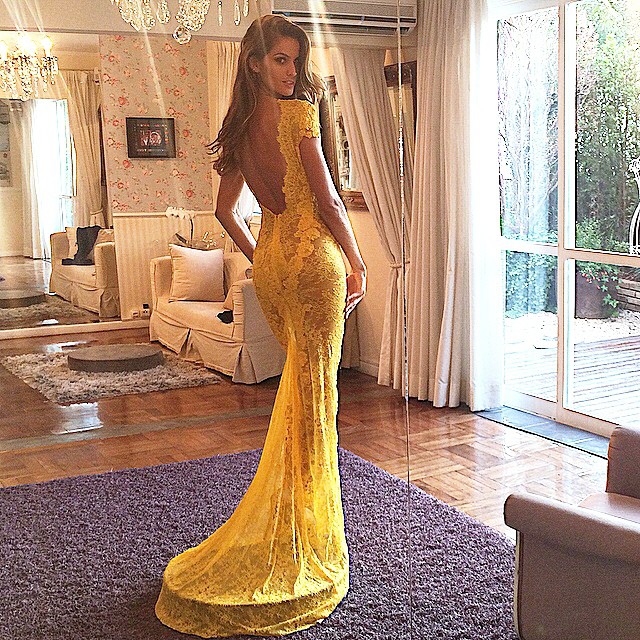 Izabel Goulart shows off her figure at gown fitting