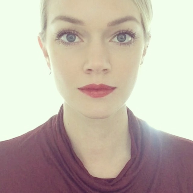 Lindsay Ellingson shows off red lipstick style