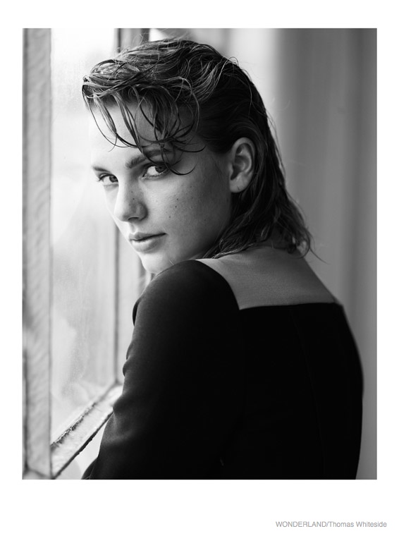 taylor-swift-wonderland-photoshoot-2014-05