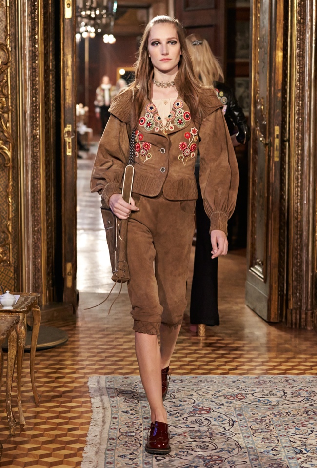 chanelprefall2015runwayshow54