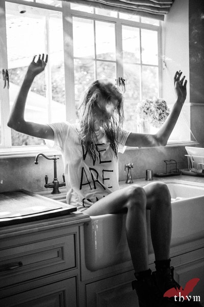 behati-prinsloo-thvm-clothing-2015-photos04