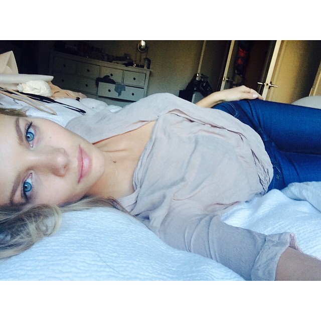 Marloes Horst lazes about in this selfie