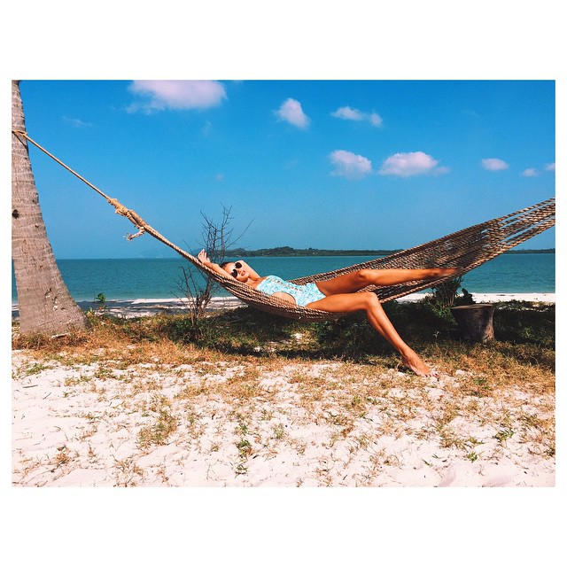 Rosie Huntington-Whiteley shows off a sexy one-piece blue swimsuit look on Instagram. 