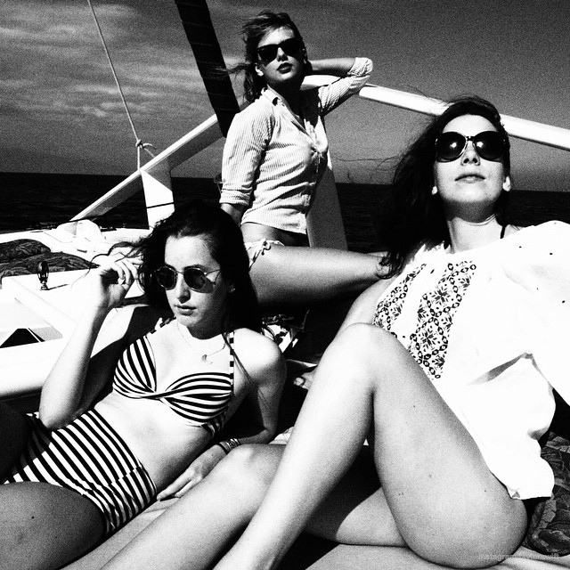 taylor-swift-haim-swimsuit-photos04