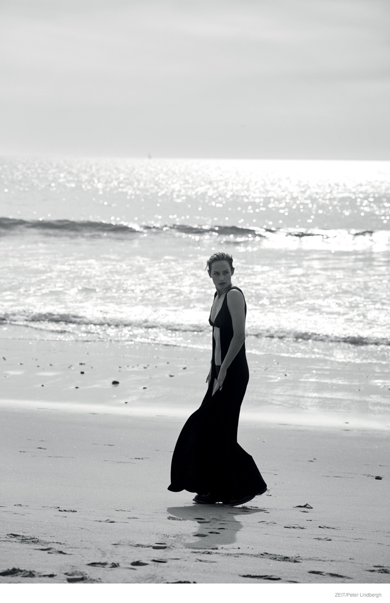 amber-valletta-black-white-editorial03