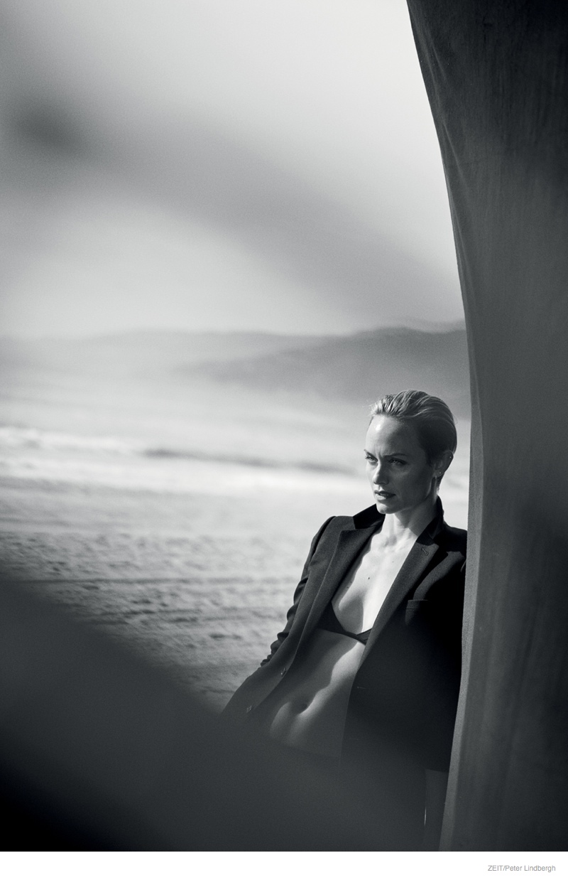 amber-valletta-black-white-editorial05