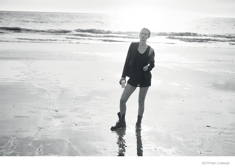 amber-valletta-black-white-editorial13