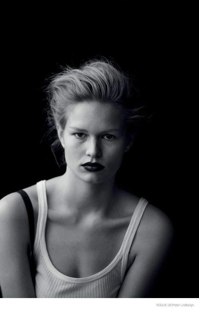 anna-ewers-peter-lindbergh-black-white04