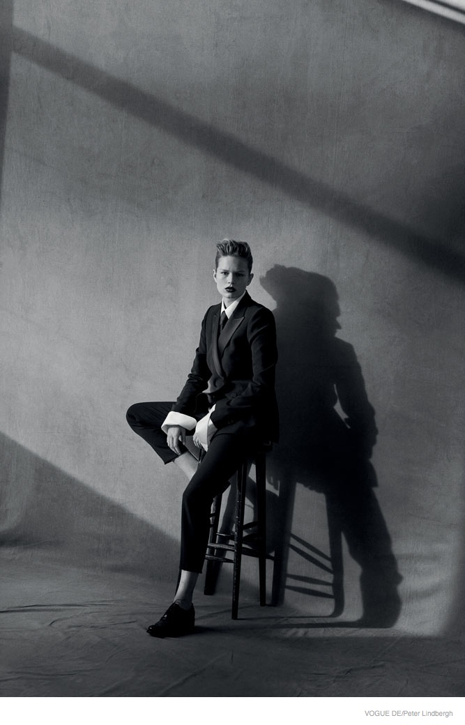 anna-ewers-peter-lindbergh-black-white09
