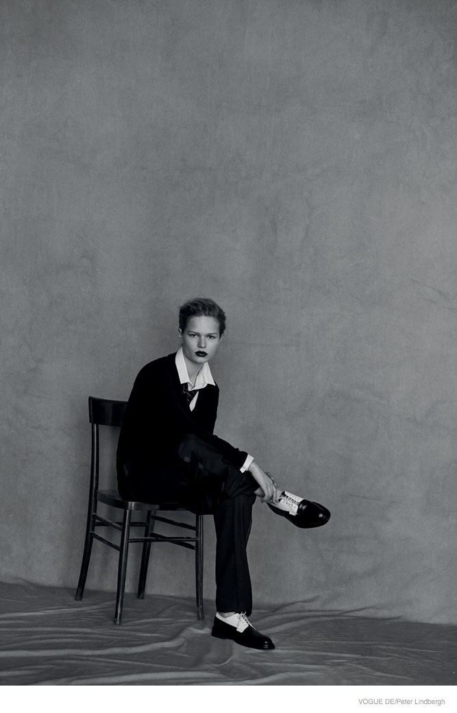 anna-ewers-peter-lindbergh-black-white10