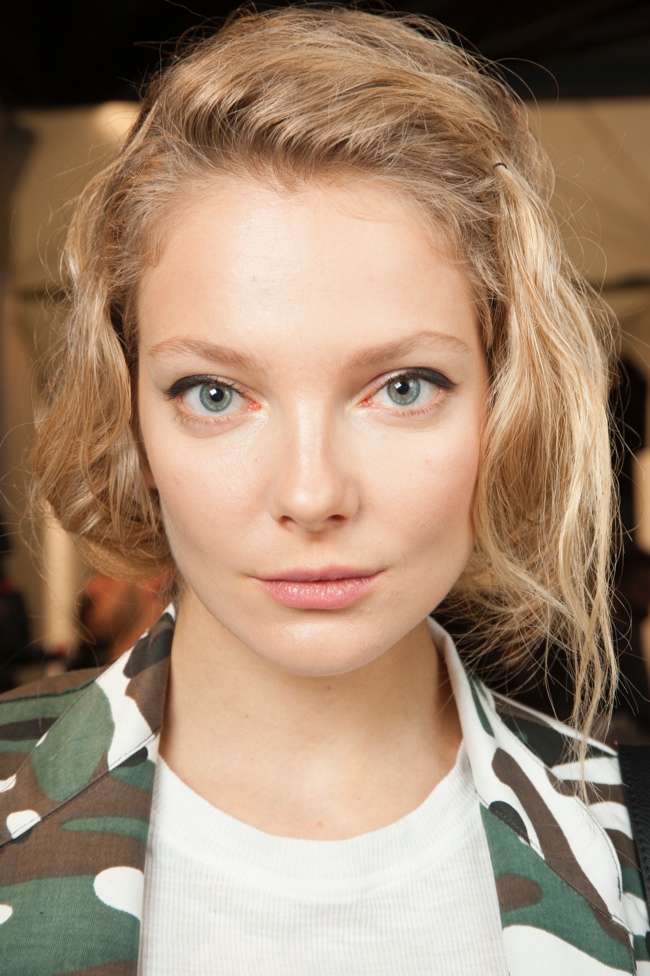 Eniko Mihalik stuns backstage