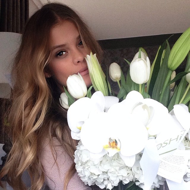 Nina Agdal get flowers from her beau