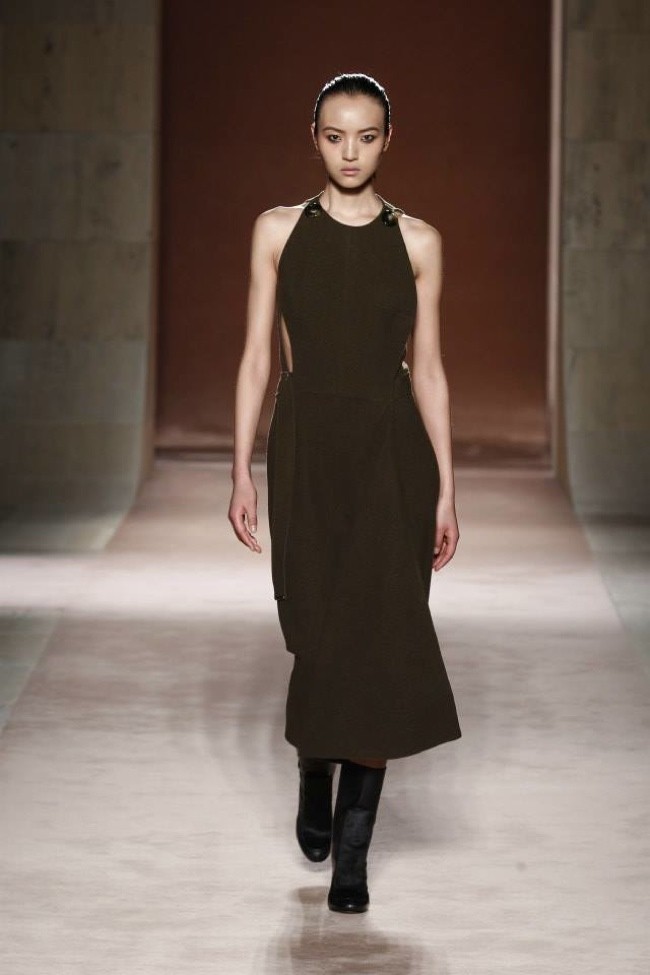 victoria-beckham-fall-2015-runway-show23