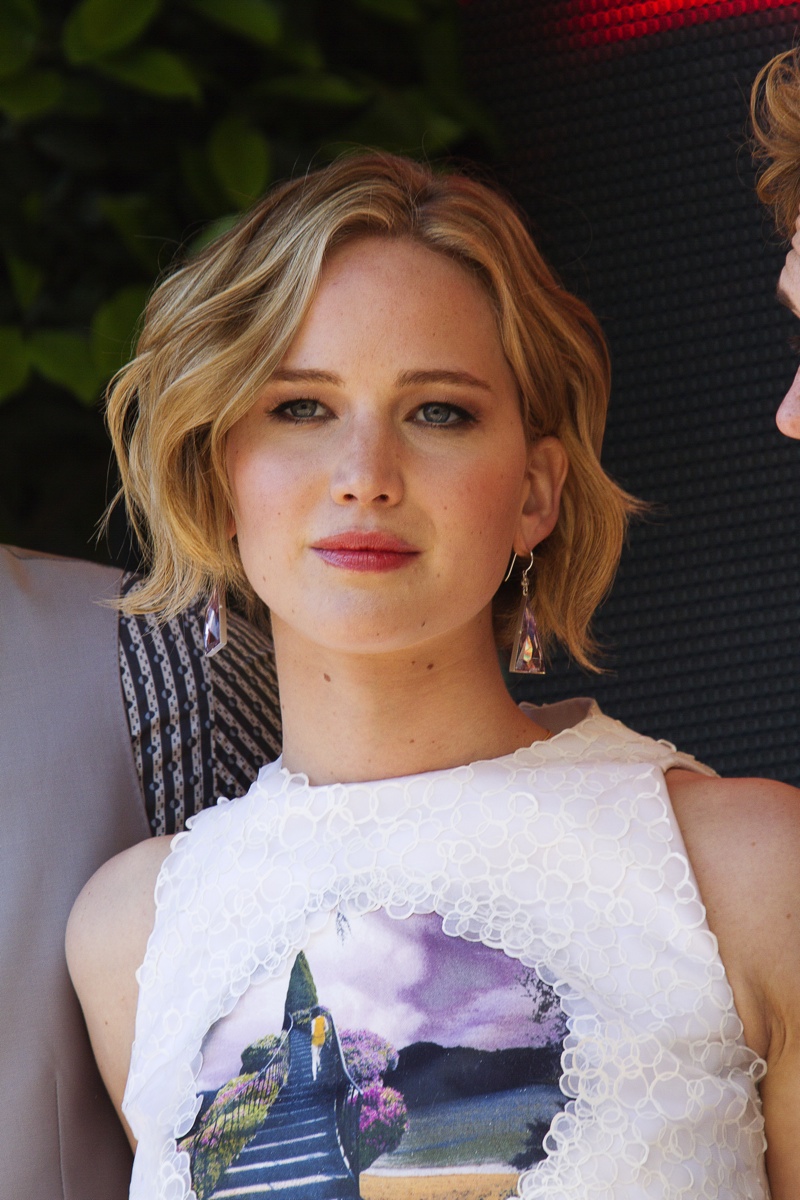 By May 2014, Jennifer had a bob length hairstyle with romantic waves. Photo: Shutterstock.com