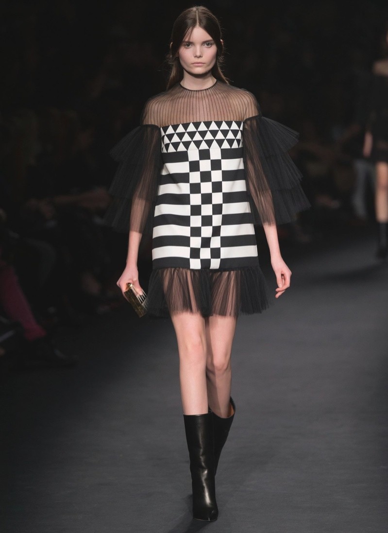 valentino-fall-winter-2015-runway44