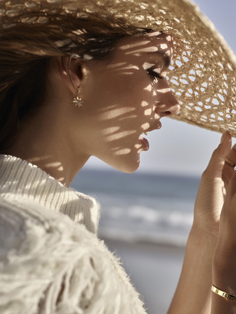 Alessandra-Ambrosio-Beach-Fashion-Editorial04