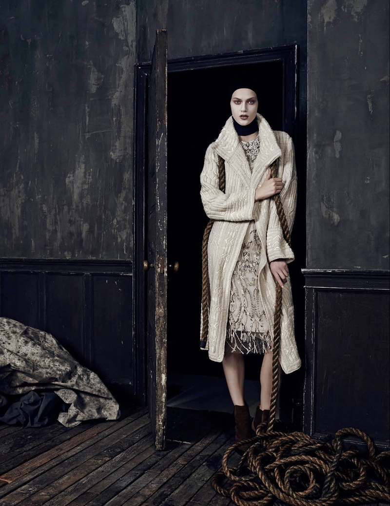 LOfficiel-Singapore-September-2015-Cover-Models-Editorial19