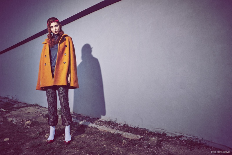 Cape Rhié, Top 81 Hours, Pants True Royal, Shoes Isaac Mizrahi NY, Socks Reebok, Baseball Hat Silence & Noise, Rings Solomeina