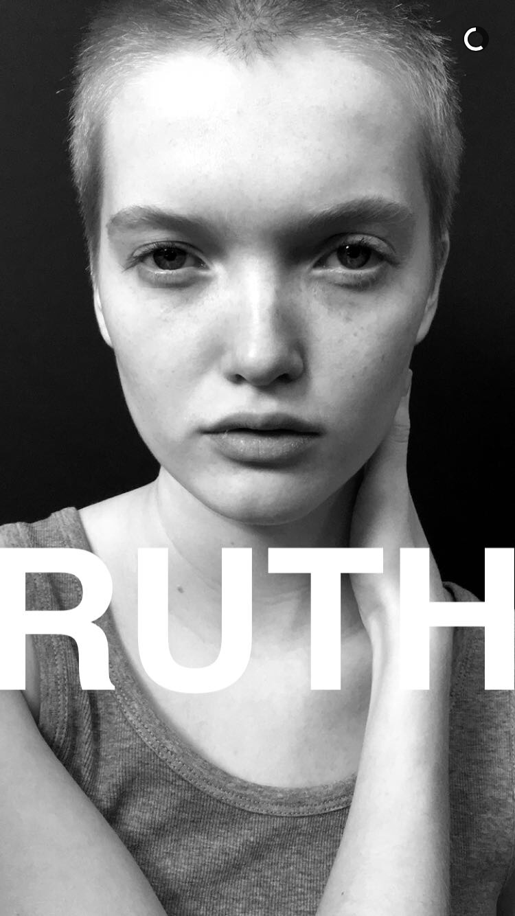 Burberry-Snapchat-Campaign-Pictures07