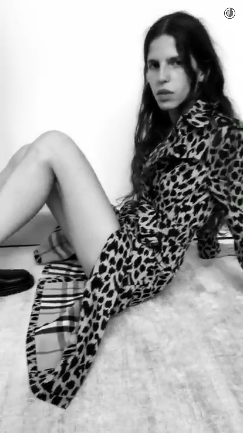 Burberry-Snapchat-Campaign-Pictures16