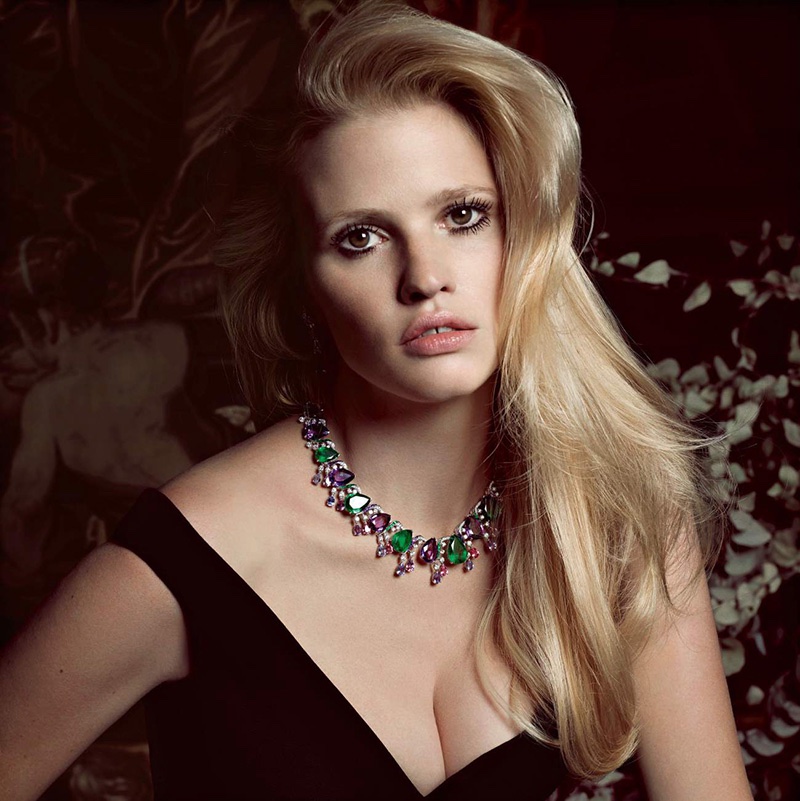 Lara-Stone-Vogue-Paris-November-2015-Editorial04
