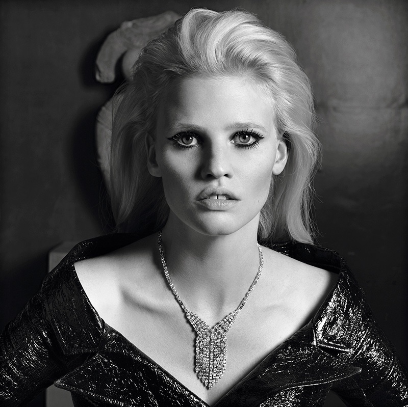 Lara-Stone-Vogue-Paris-November-2015-Editorial06
