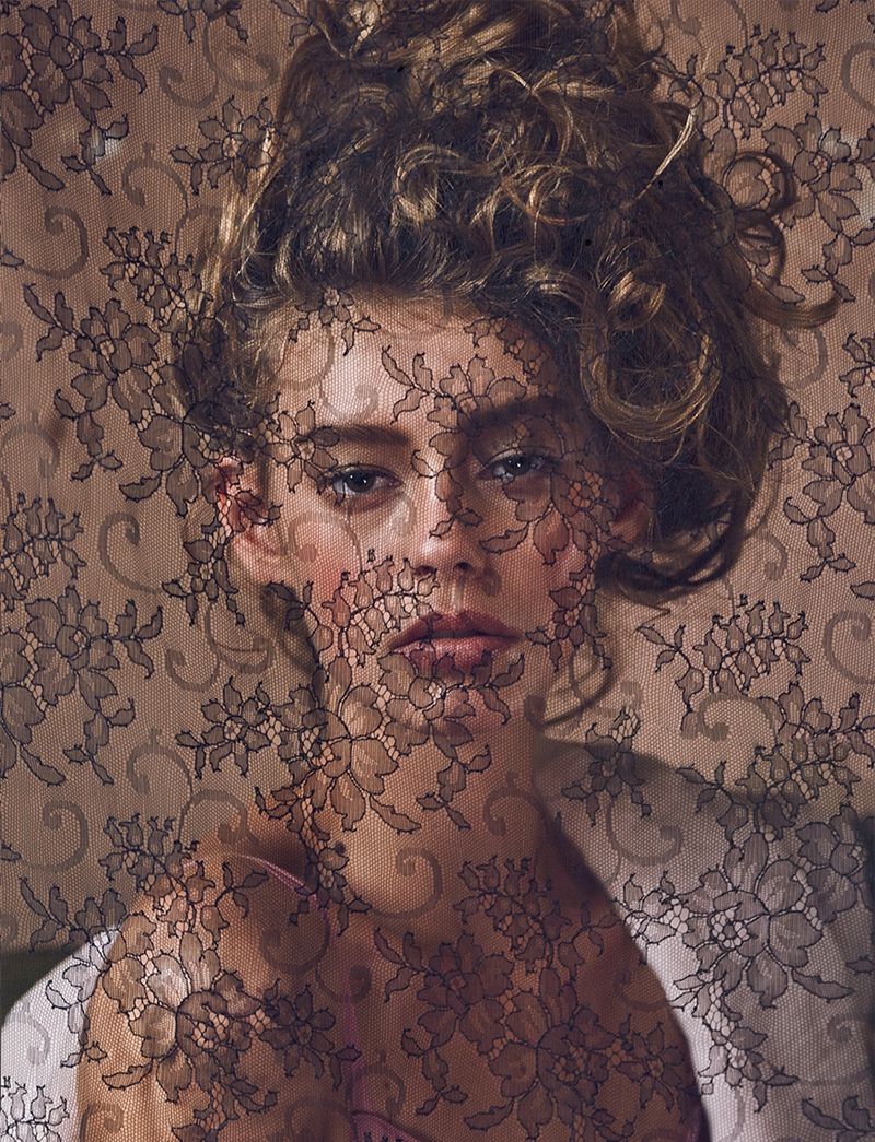 Ondria-Hardin-Vogue-Russia-November-2015-Cover-Editorial07