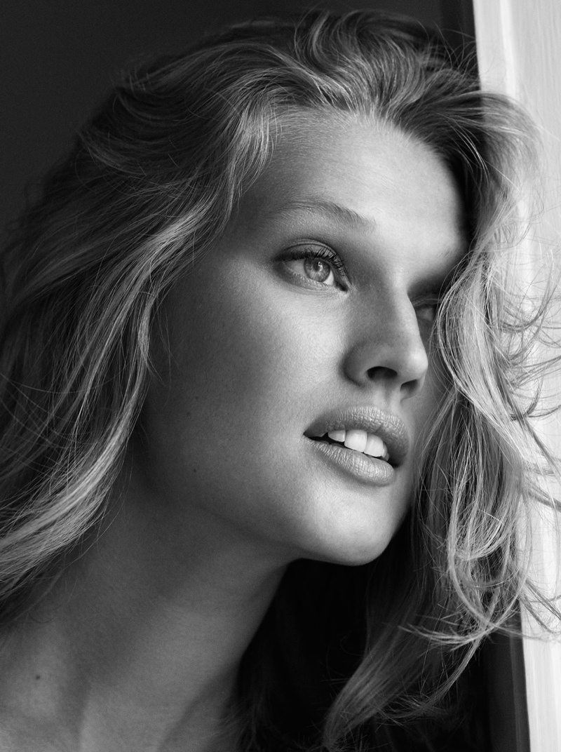 Toni-Garrn-HM-Lingerie-Pictures08