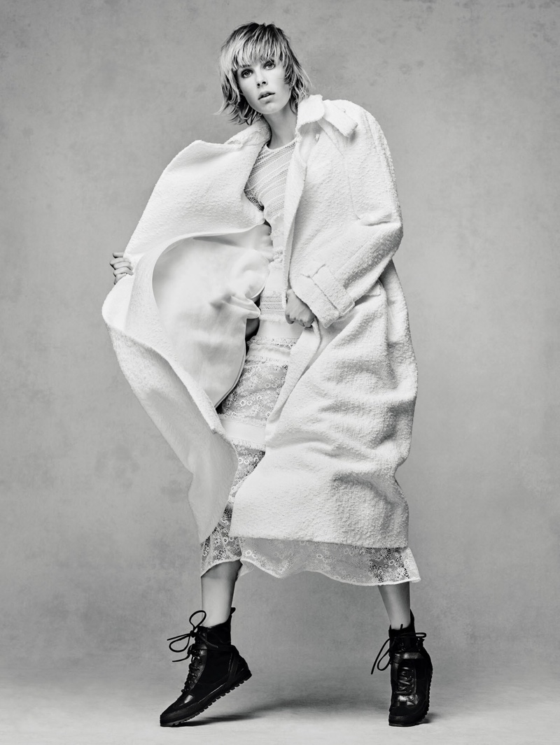 Edie-Campbell-Vogue-China-December-2015-Cover-Pictures06