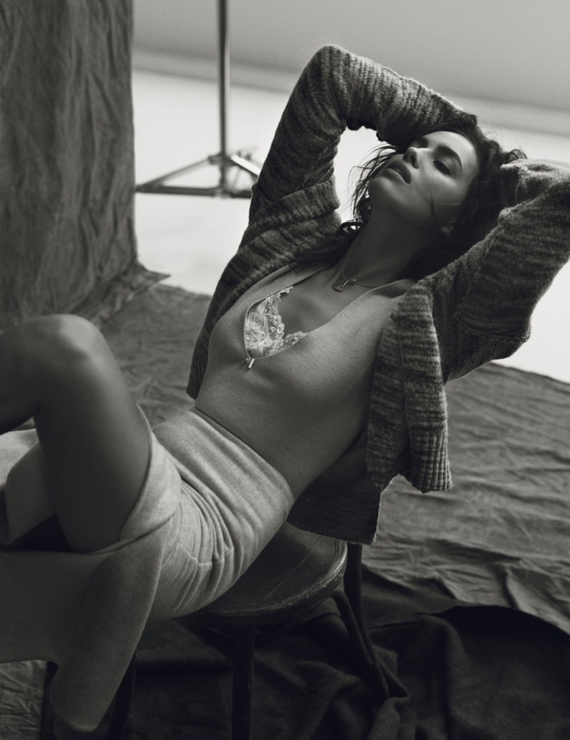 Irina-Shayk-Harpers-Bazaar-Spain-December-2015-Photoshoot04