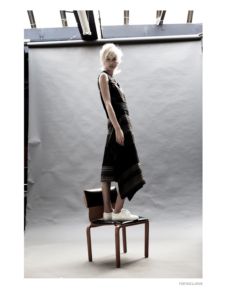 Dress Heohwan Simulation, Trainers Paul & Joe, Rings (worn throughout) Ekria