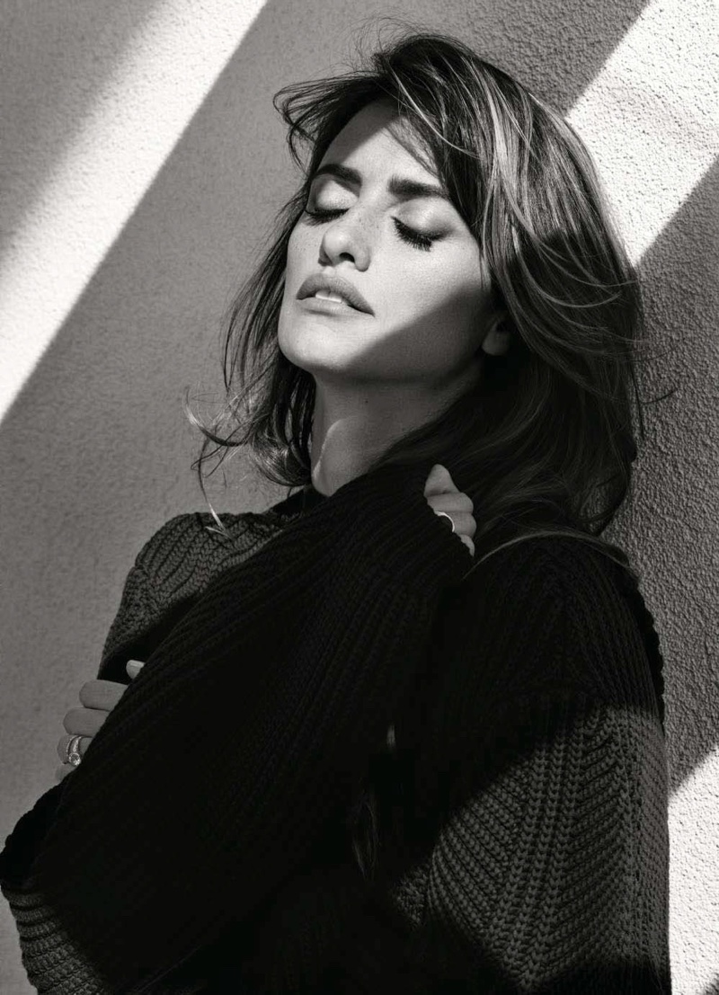 Penelope-Cruz-ELLE-France-November-2015-Cover-Photoshoot05