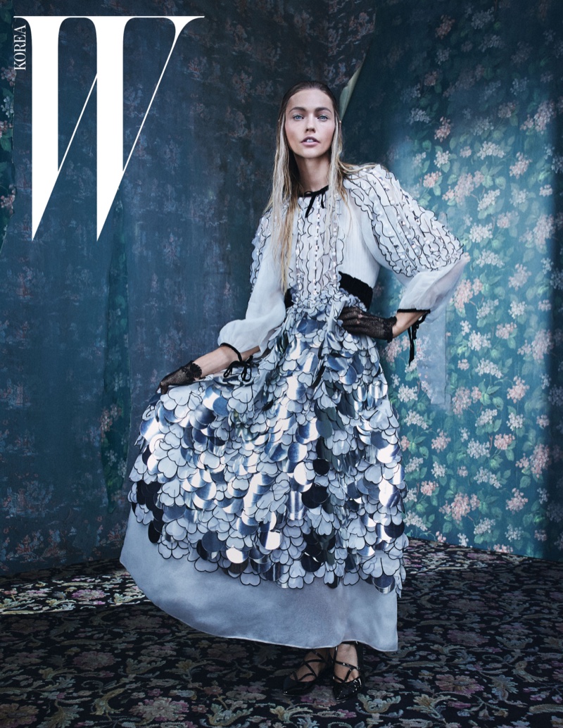 Sasha-Pivovarova-W-Korea-December-2015-Cover-Pictures05