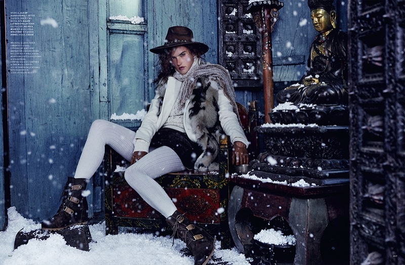 Alessandra-Ambrosio-Harpers-Bazaar Kazakhstan-December-2015-Photoshoot05